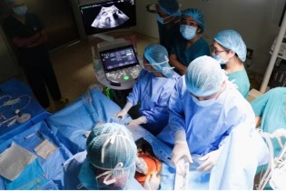 Tin mới y tế ngày 25/5: Đề xuất Bảo hiểm y tế chi trả điều trị can thiệp bào thai